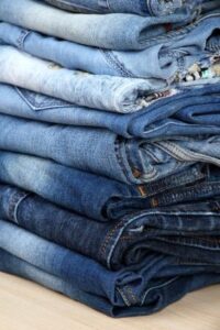 Sow Spinach in Autumn for a Spring Crop, Keep Jeans Dark with Cold Water and Salt, and More Country Lore Image
